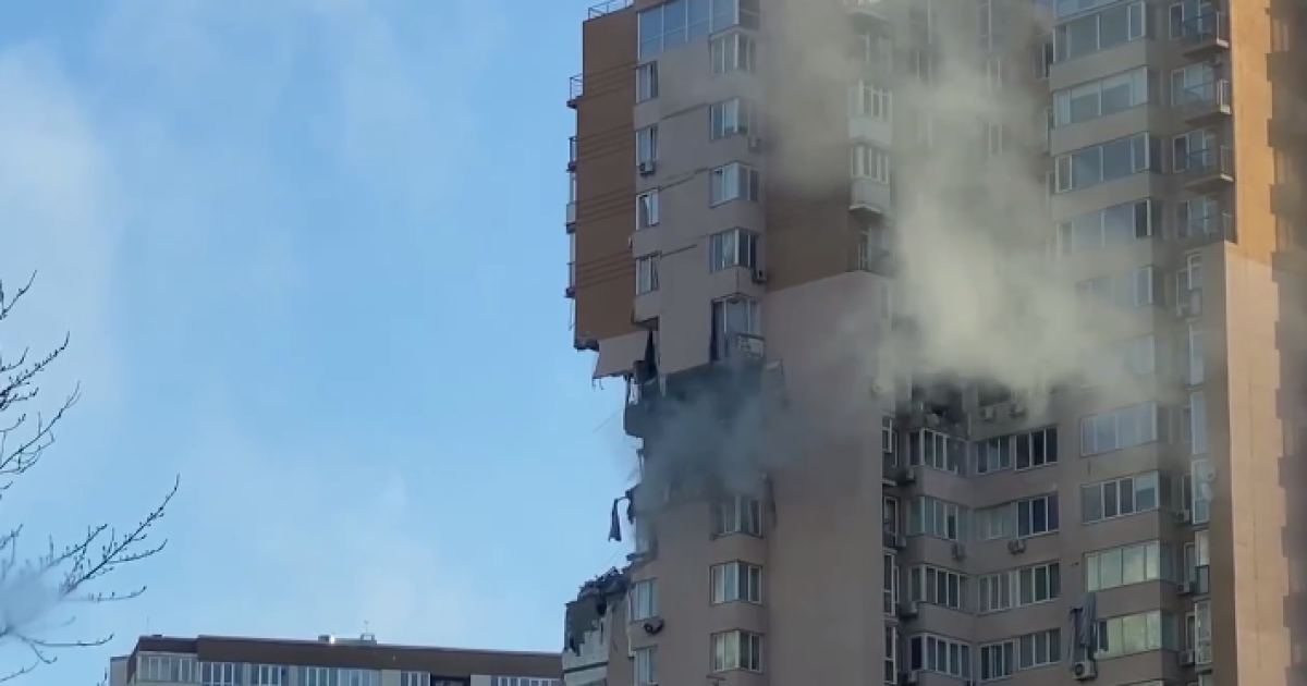 "Горите в аду российские п**ерасы": мужчина, чей дом обстреляли в Киеве