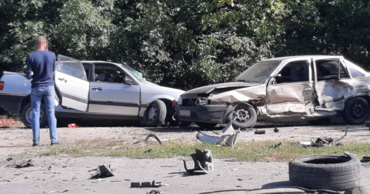 Кадри жахають: у Вінницькій області у потрійній ДТП загинули дві людини, чотири - в лікарні