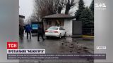 Новости Украины: неуправляемый автомобиль влетел в кассу национального парка "Межигорье"