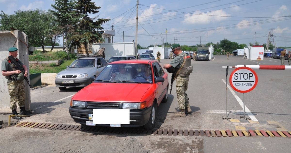 На Донетчине женщина на автомобиле намеренно наехала на пограничника