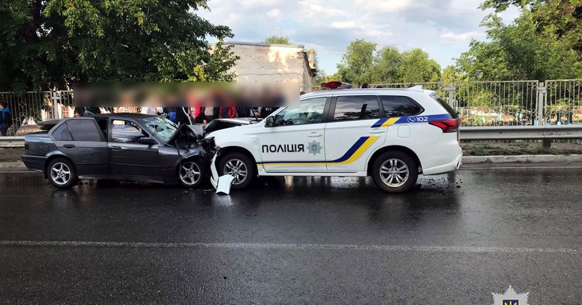 Смертельна ДТП на Харківщині: "BMW" виїхав на зустрічну смугу і врізався у поліцейське авто