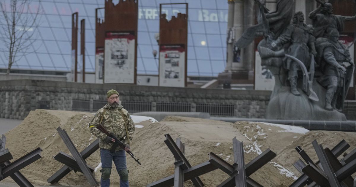 Операция по обороне Киева была успешной, но о безопасности в столице говорить рано – глава штаба