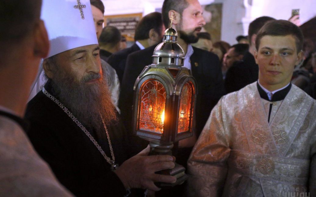 Зустріч Благодатного вогню з Єрусалима у Києво-Печерській Лаврі УПЦ Московського патріархату / © УНІАН