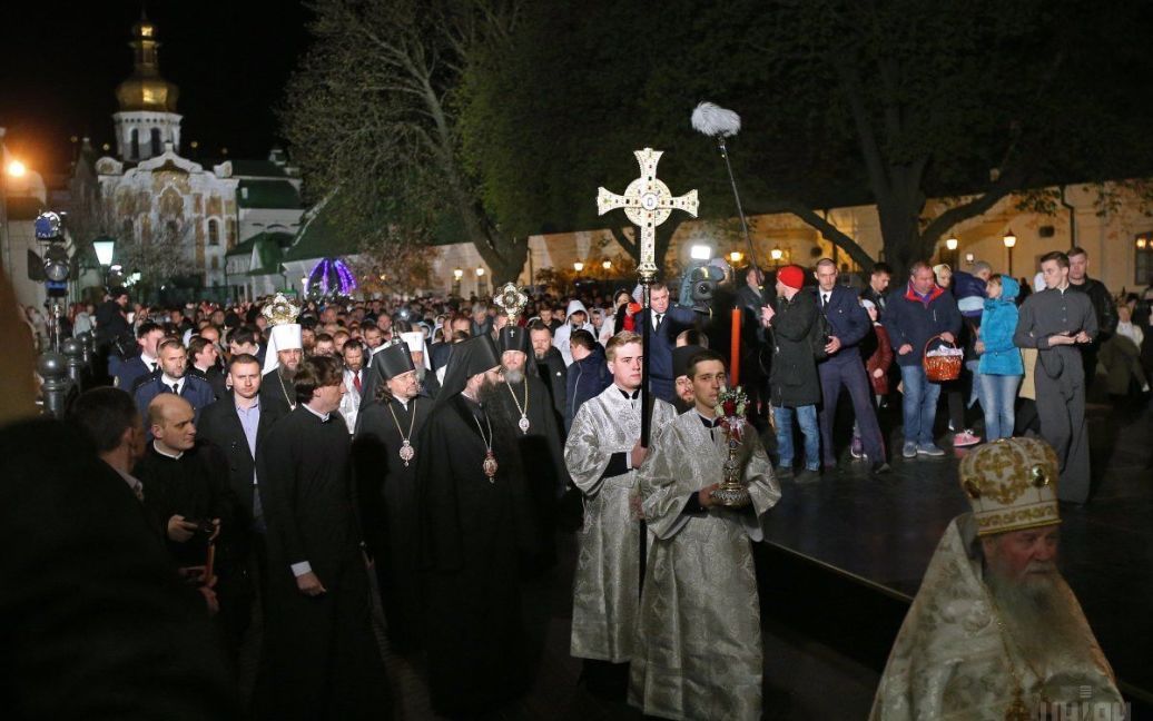 Зустріч Благодатного вогню з Єрусалима у Києво-Печерській Лаврі УПЦ Московського патріархату / © УНІАН