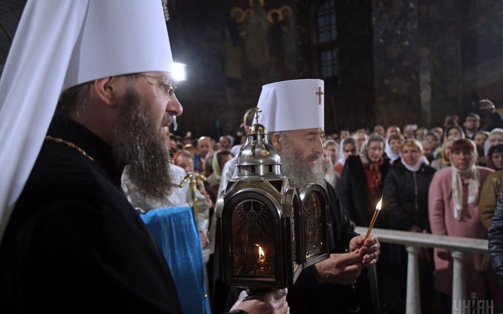 Зустріч Благодатного вогню з Єрусалима у Києво-Печерській Лаврі УПЦ Московського патріархату / © УНІАН