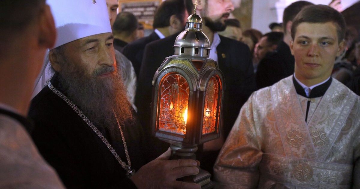 Зустріч Благодатного вогню з Єрусалима у Києво-Печерській Лаврі УПЦ Московського патріархату / © УНІАН