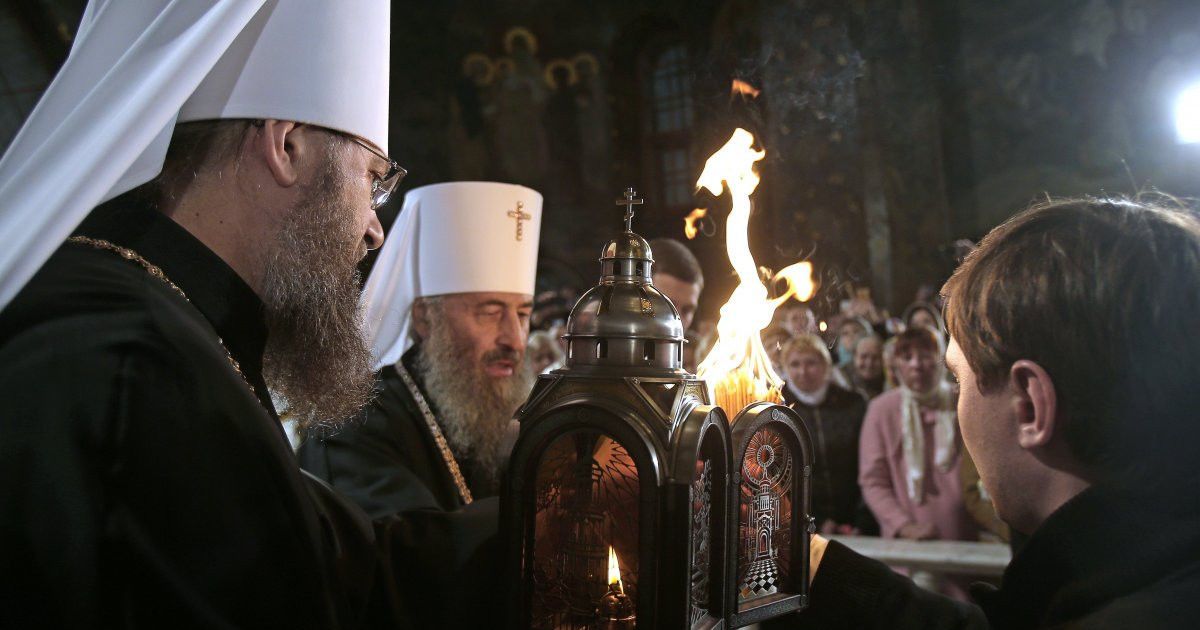 Зустріч Благодатного вогню з Єрусалима у Києво-Печерській Лаврі УПЦ Московського патріархату / © УНІАН