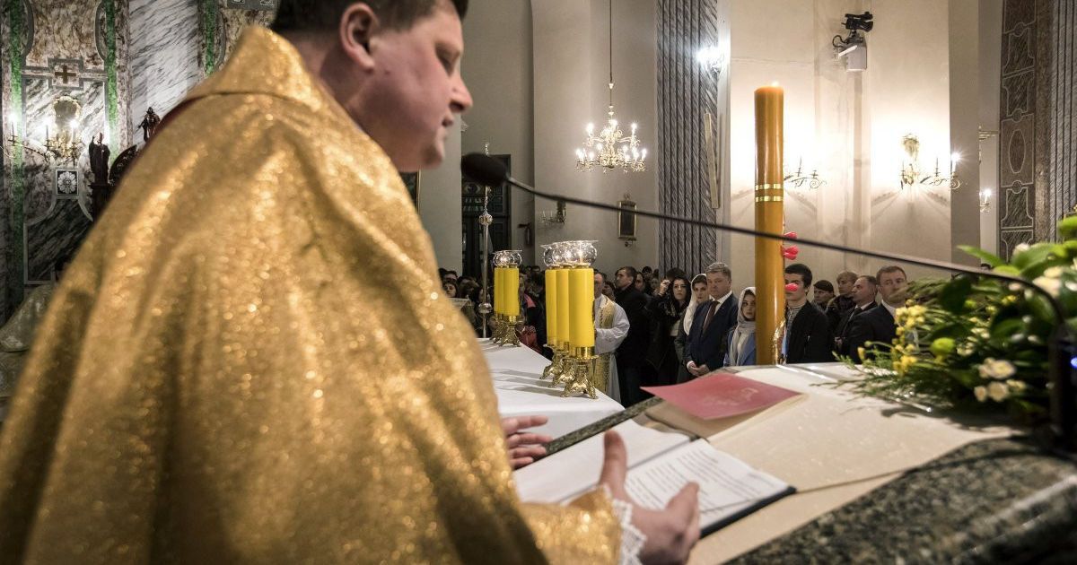 Петро Порошенко на Великодніх службах_3 / © Сайт президента України