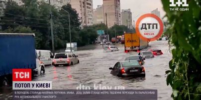 Погода в Україні: столицю накрила потужна злива і затопила переходи та вулиці