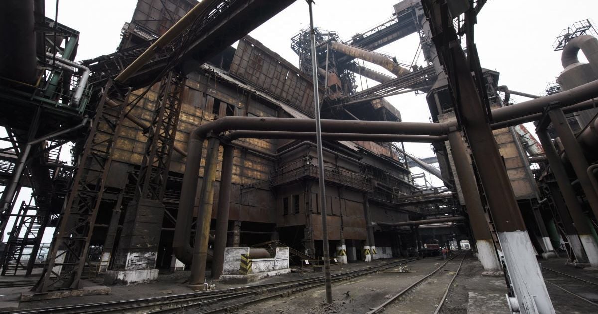 У Маріуполі на заводі Ахметова пролилися тисячі тонн чавуну: з'явилося відео