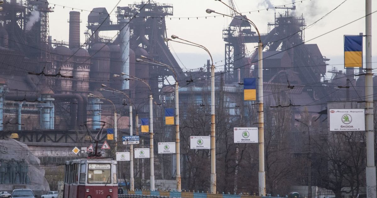 Верещук вимагає евакуацію з "Азовсталі": там близько тисячі мирних мешанців