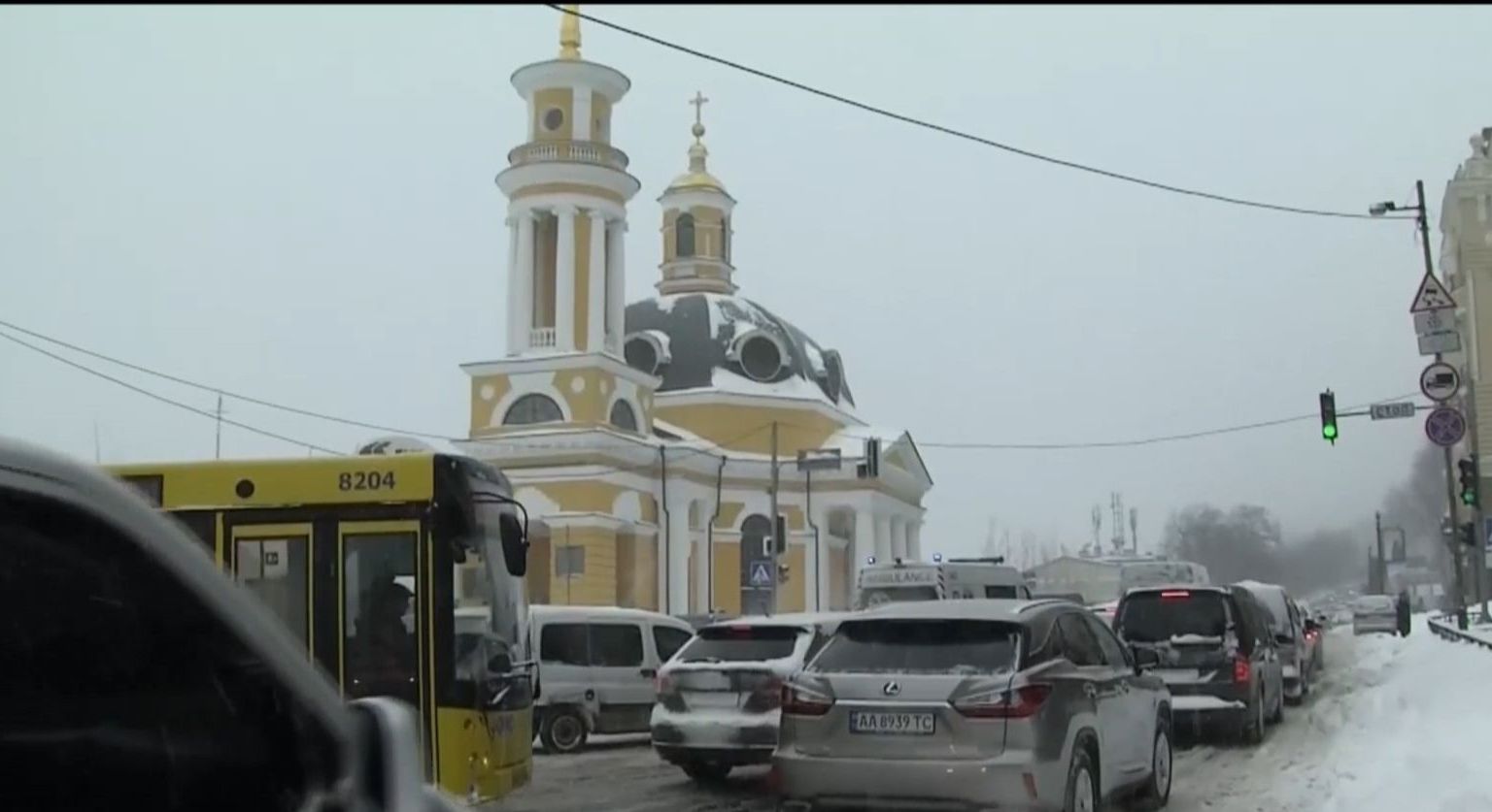 Киевляне советуют отказаться от собственного транспорта и пересесть на общественный