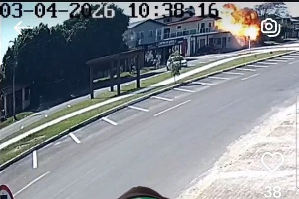 Трагедія під час посадки: літак врізався в ресторан — є загиблі (відео)