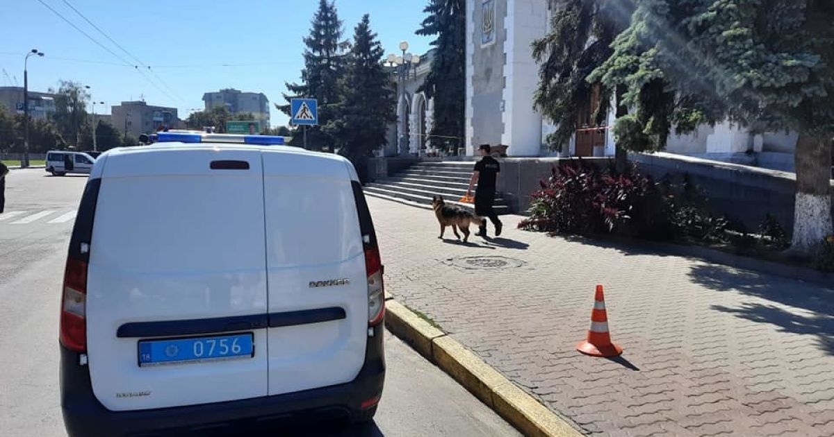 У Рівному евакуювали вокзал через підозрілу коробку