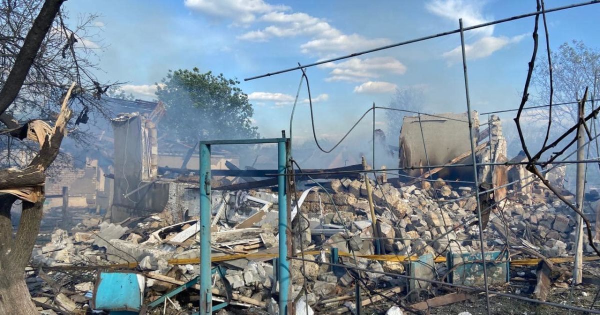 The aftermath of the guided aerial bomb strikes on the village of Monachynivka in Kharkiv region, May 5 / Photo: Facebook, Serhiy Bolvinov