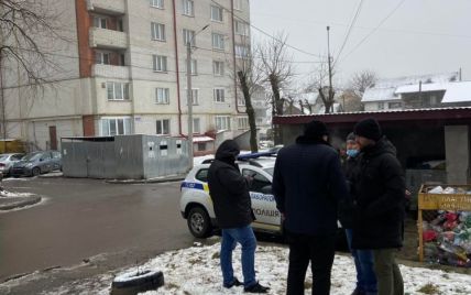 Лежала без верхней одежды: в Тернополе во дворе нашли мертвой 22-летнюю девушку (фото)
