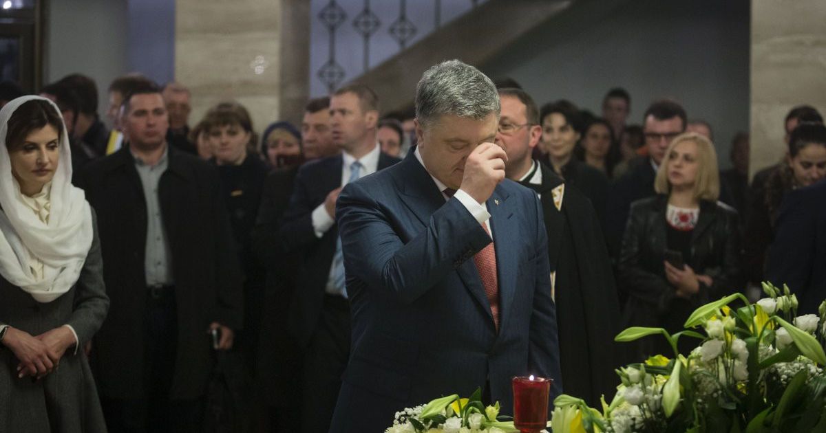 Петро Порошенко на Великодніх службах_24 / © Сайт президента України