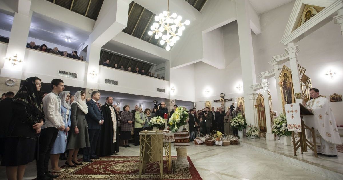 Президентське подружжя Порошенків на служіннях в Києві / © Сайт президента України