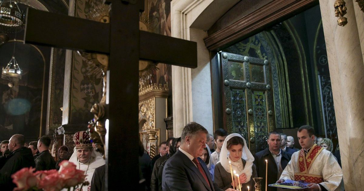 Петро Порошенко на Великодніх службах_22 / © Сайт президента України