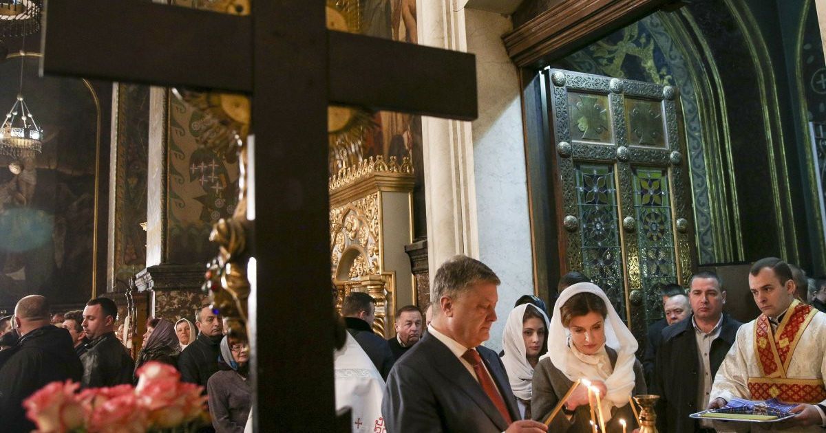 Петро Порошенко на Великодніх службах_23 / © Сайт президента України