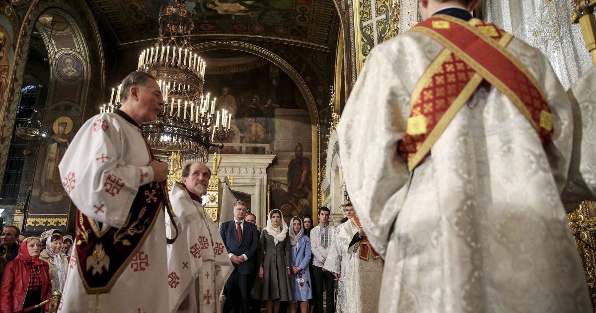 Петро Порошенко на Великодніх службах_18 / © Сайт президента України
