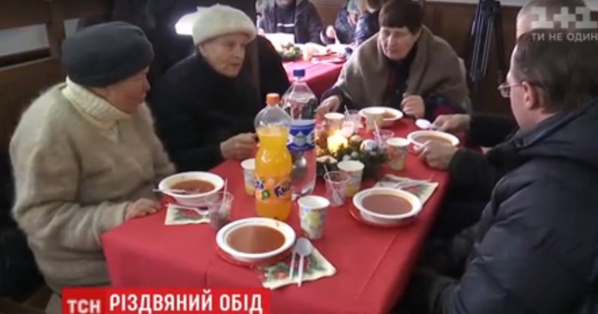 У Києві влаштували різдвяний обід на 300 осіб