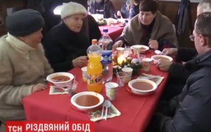 У Києві влаштували різдвяний обід на 300 осіб