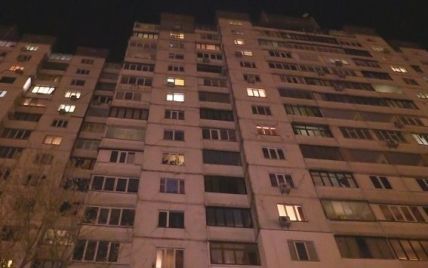 В Киеве из окна на 15 этаже выпал трехлетний мальчик