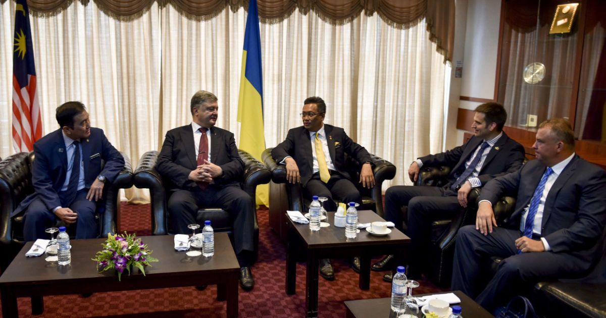 Порошенко закликав малайзійський бізнес "гнути бамбук" в Україні