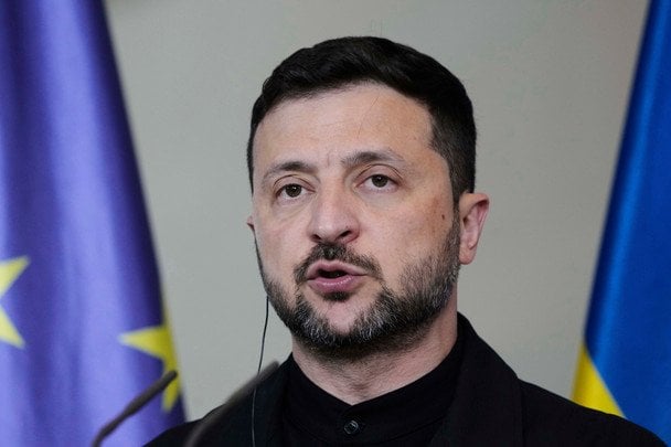 Удары по Херсонской ОВА: Зеленский сделал заявление (фото)