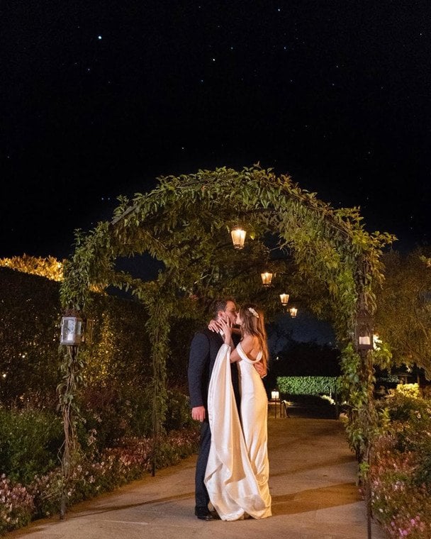 Кетрін Шварценеггер у день весілля. На фото друга сукня нареченої / Фото: instagram.com/emporioarmani