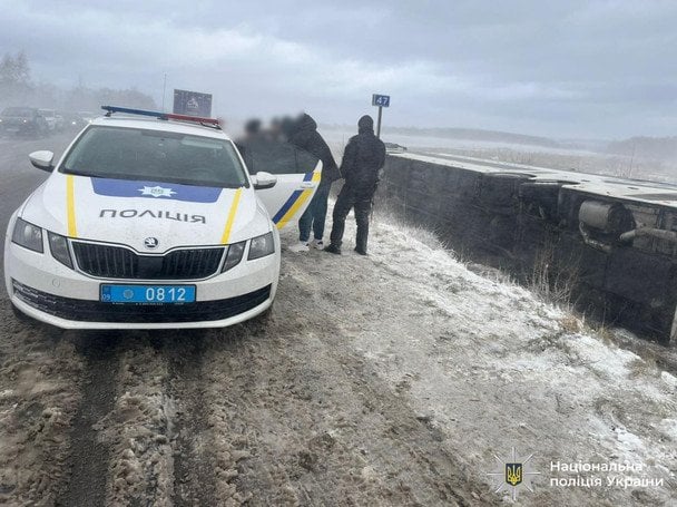Поліція на місці аварії пасажирського автобуса / © Національна поліція України