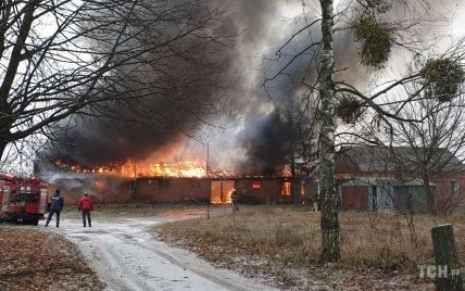 Крупный пожар под Киевом: горит рыбное хозяйство (видео)