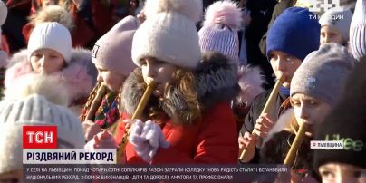 У Львівській області понад 400 сопілкарів разом виконали колядку