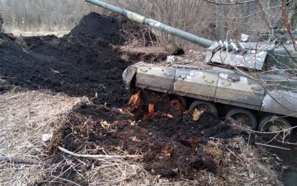 На Харківщині з багнюки відкопали танки окупантів і передали ЗСУ