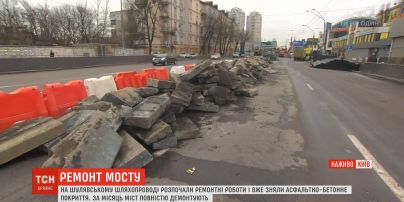 На Шулявском путепроводе уже сняли асфальтобетонное покрытие