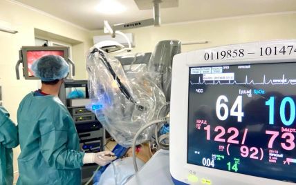 В 19 лет диагностировали бесплодие: во Львовской области робот провел девушке уникальную операцию