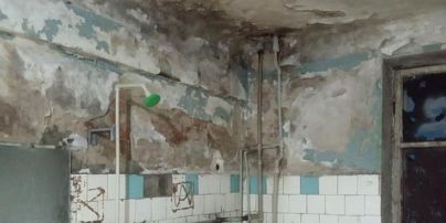 Плесень, сырость и полная антисанитария: в Сети показали шокирующие условия в общежитии в Запорожье