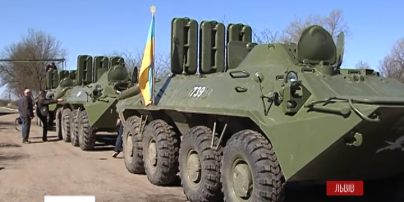 Львовские волонтеры восстановили три БТРа, которые были законсервированы 30 лет