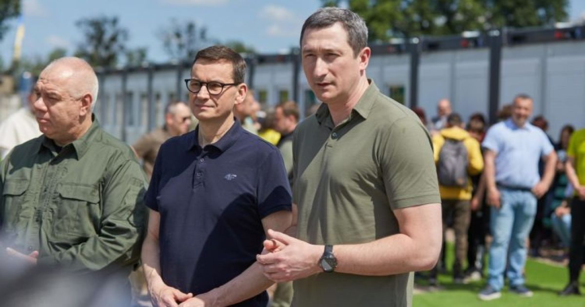 Прем’єр Польщі взяв участь у відкритті першого модульного містечка у Бородянці (фото)
