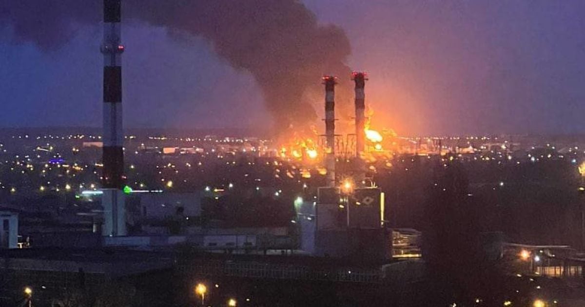 В российском Белгороде вспыхнул пожар на нефтебазе (фото, видео)