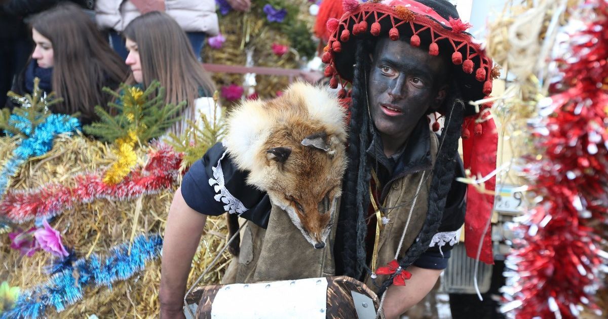 Сумасшедшие костюмы и удивительные персонажи. Красноильск традиционно зрелищно отпраздновал Маланку