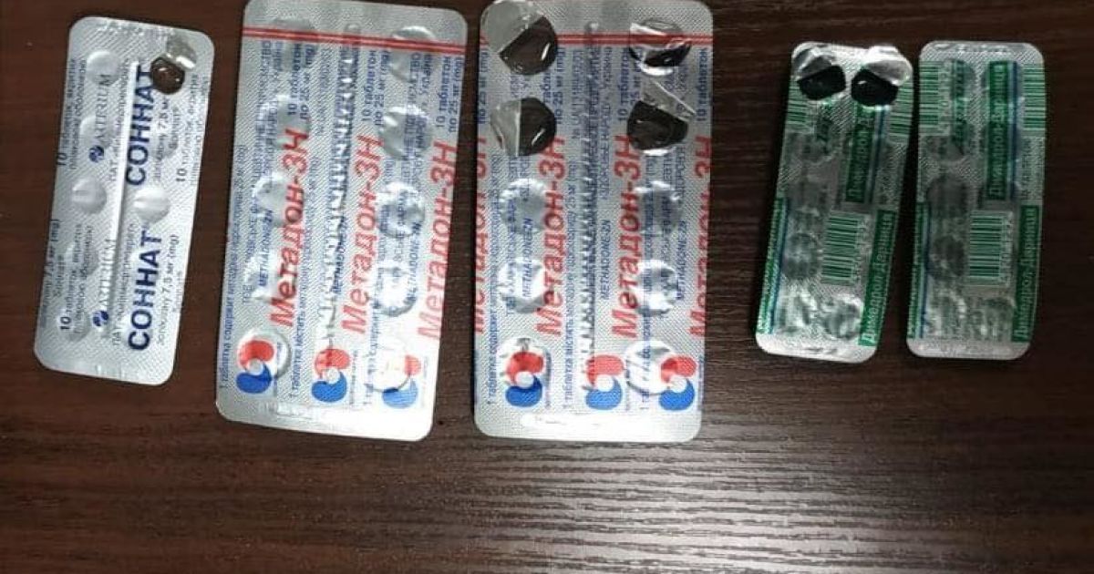 У Києві чоловік прийшов до суду з арсеналом заборонених препаратів