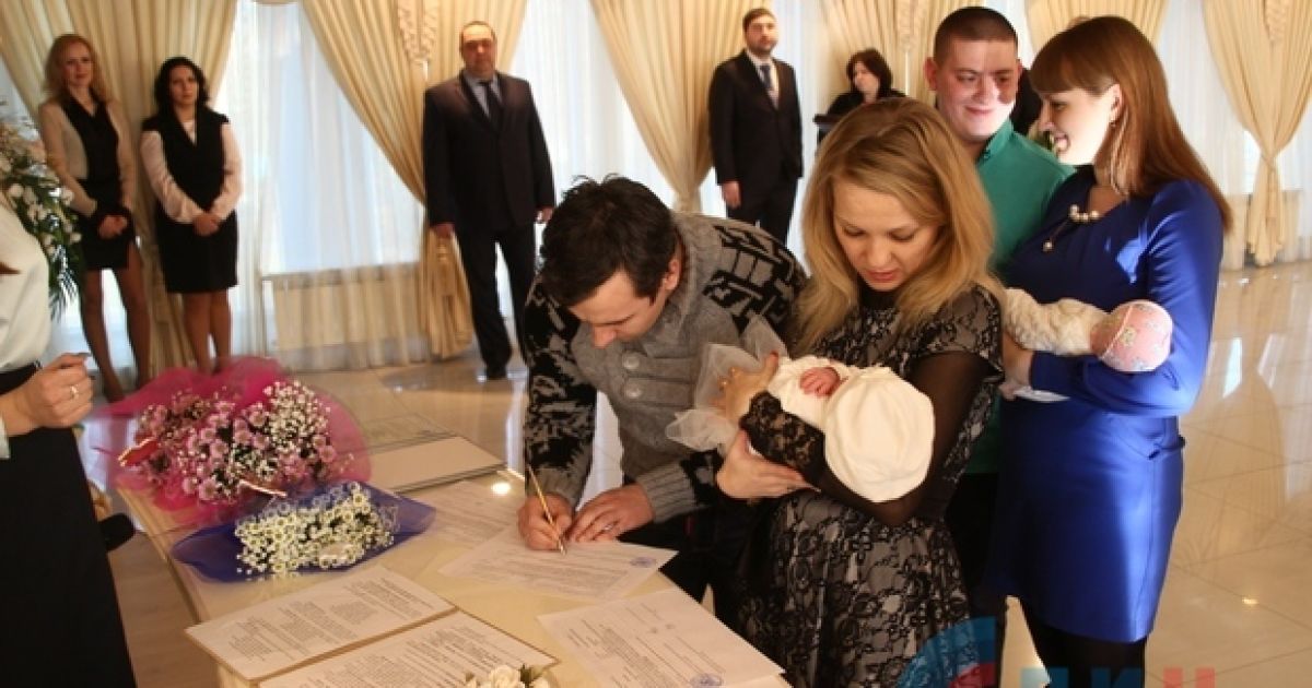 свідоцтво про народження лнр_4 / © Луганский информационный центр