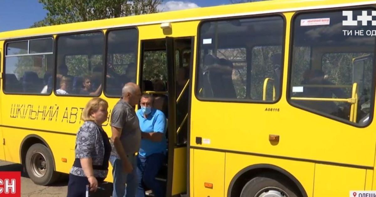 В Одеській області закрили середню школу: старшокласникам доведеться їздити по бездоріжжям