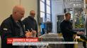 Датская компания "Лего" разработала защитные очки для медиков и раздает их бесплатно