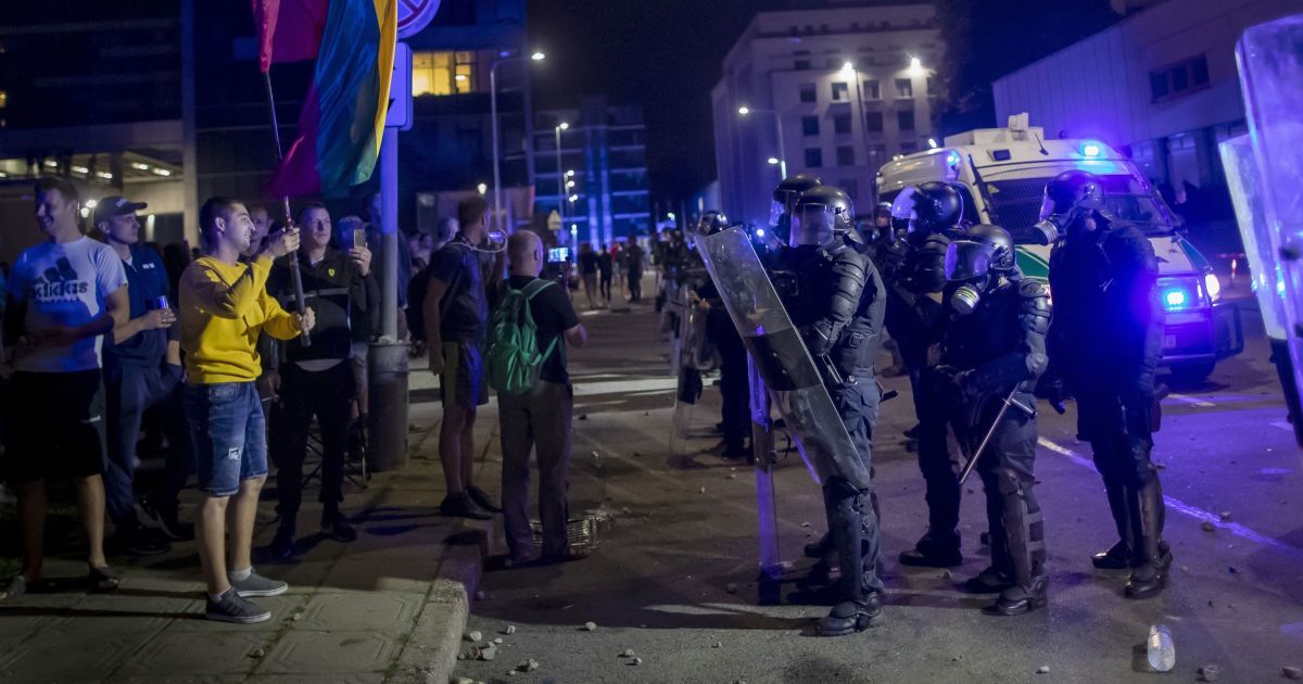 У Литві протестували проти COVID-паспортів: сталися сутички з поліцією