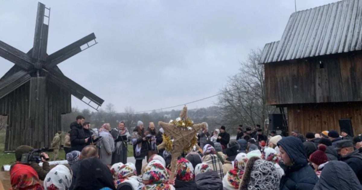 Наймасовіший спів колядки зафіксували у Чернівцях. Фото: Чернівецько-Буковинська єпархія ПЦУ