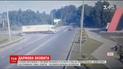 В российском Новокузнецке грузовик с водкой врезалась в стелу на въезде в город