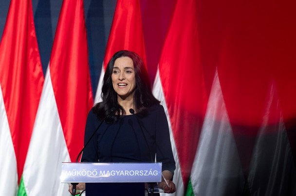 Наступниця Сіярто зробила нову заяву про війну в Україні: що сказала про зброю і військових
